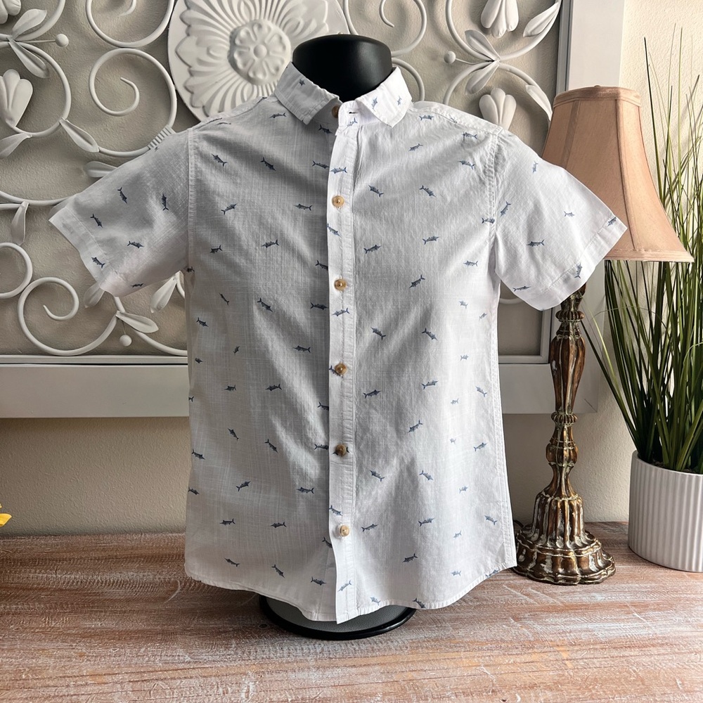 Big Boys 10/12 Class Club short sleeve sailfish button down shirt.